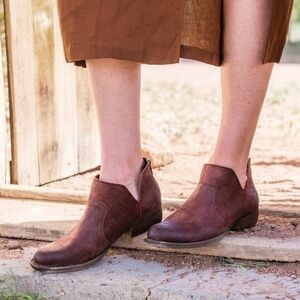 New! BORN Kerri Ankle Booties US 6.5 Distressed Cut-Out Heeled Western Boots